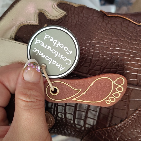 New MIA Women's Kaine Western Boot In Brown/Gold Combo Size 6 - Picture 8 of 9